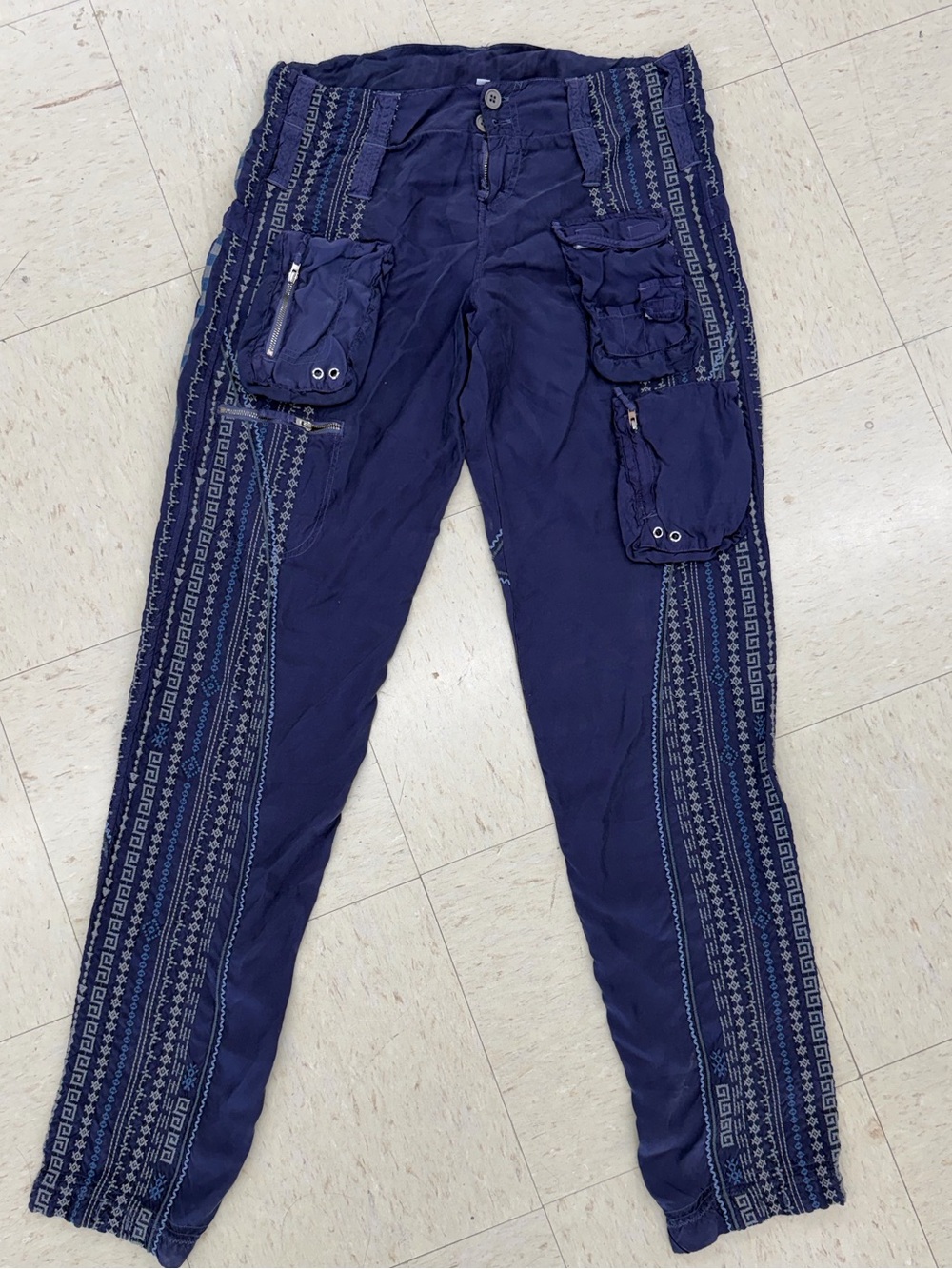 Johnny Was embroidered cargo pants
Dark blue/purple
Women's sz 4